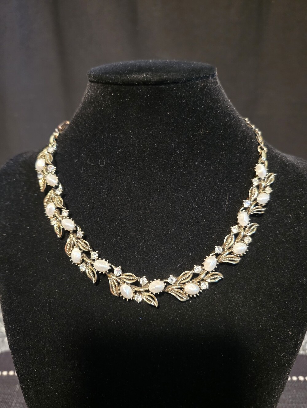 Lisner Vintage Floral Choker